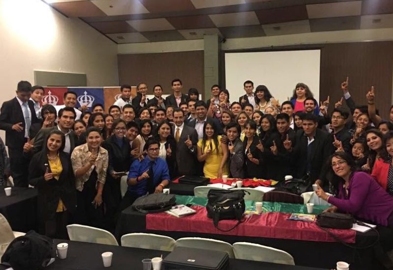Dr. John Sachtouras lecturing university students on leadership and entrepreneurship